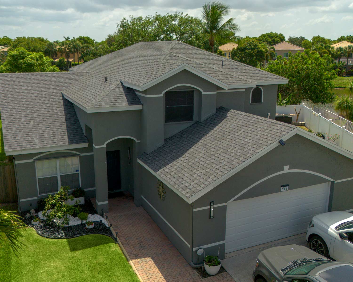 Shingle roof with strong curb appeal
